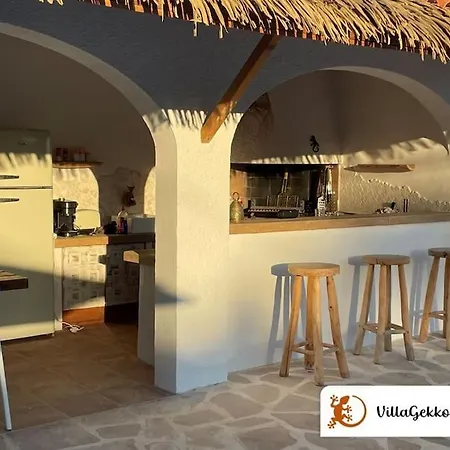 Off-grid Luxury With Tikibar By The Pool. Villa