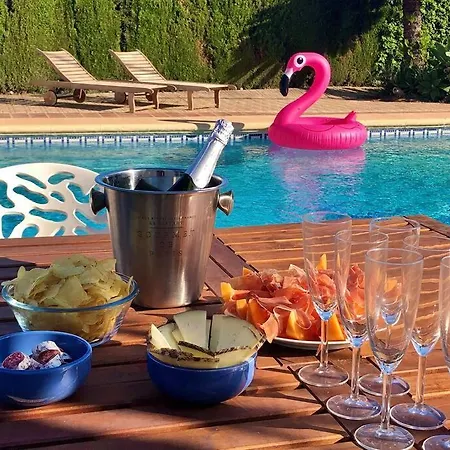 Off-grid Luxury With Tikibar By The Pool. Villa