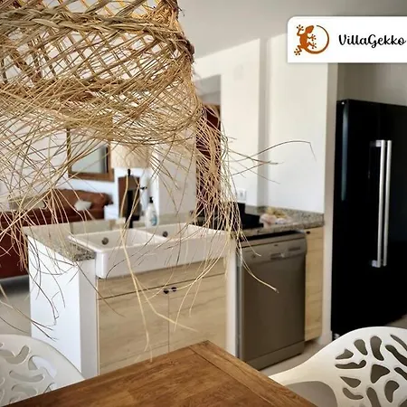 Villa Off-grid Luxury With Tikibar By The Pool.