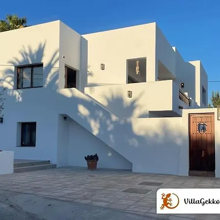 Villa Off-grid Luxury With Tikibar By The Pool. *