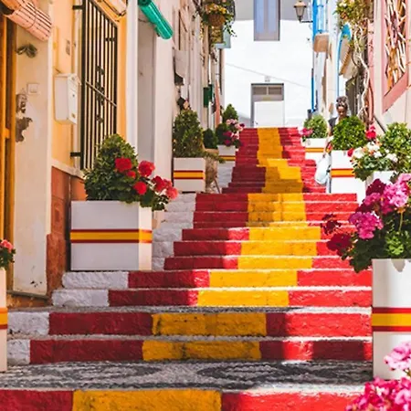 Off-grid Luxury With Tikibar By The Pool.