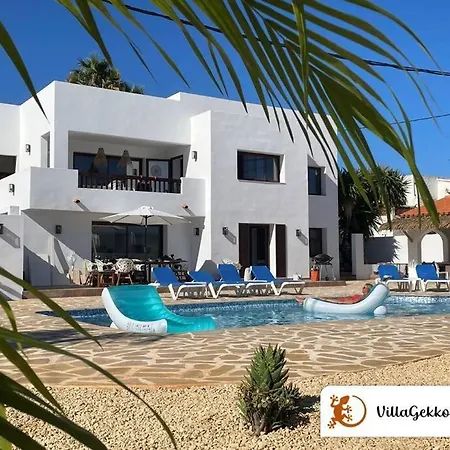 Vila Off-grid Luxury With Tikibar By The Pool.