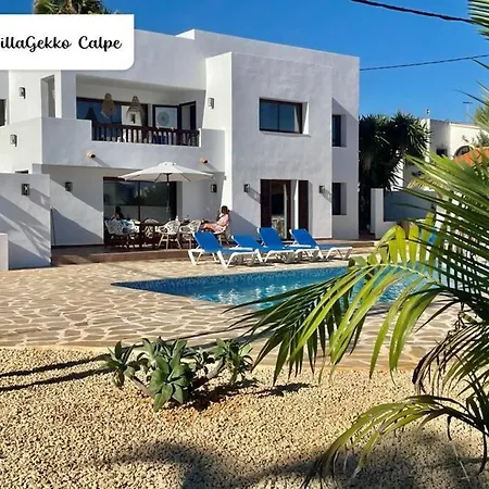 Vila Off-grid Luxury With Tikibar By The Pool.