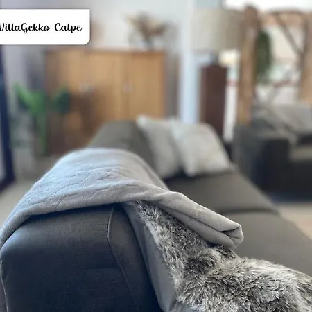 Off-grid Luxury With Tikibar By The Pool.