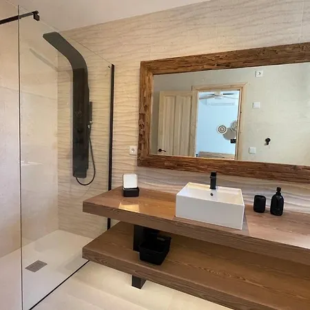 Вілла Off-grid Luxury With Tikibar By The Pool.