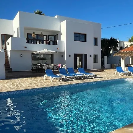 Vila Off-grid Luxury With Tikibar By The Pool. *