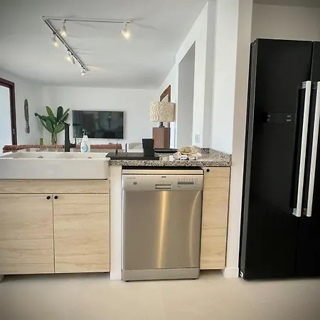 Off-grid Luxury With Tikibar By The Pool. Вілла *