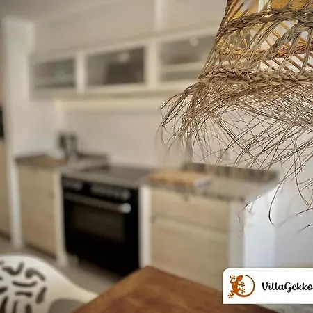 Vila Off-grid Luxury With Tikibar By The Pool.