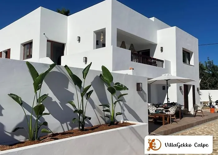 Off-grid Luxury With Tikibar By The Pool.