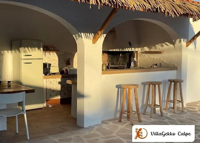 Off-grid Luxury With Tikibar By The Pool. Villa