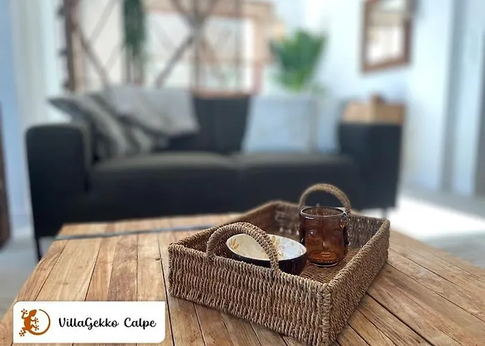 Off-grid Luxury With Tikibar By The Pool.