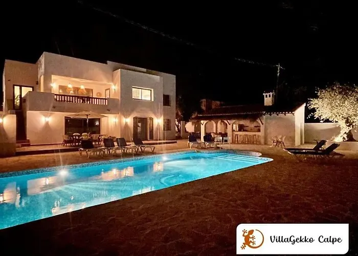 Off-grid Luxury With Tikibar By The Pool.