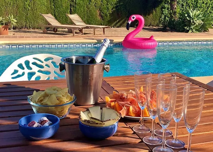 Off-grid Luxury With Tikibar By The Pool. Villa