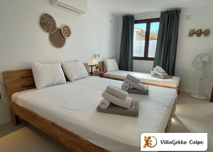 Off-grid Luxury With Tikibar By The Pool. Villa Calpe