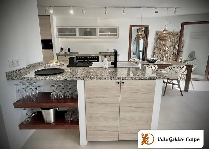 Off-grid Luxury With Tikibar By The Pool. Villa Calpe