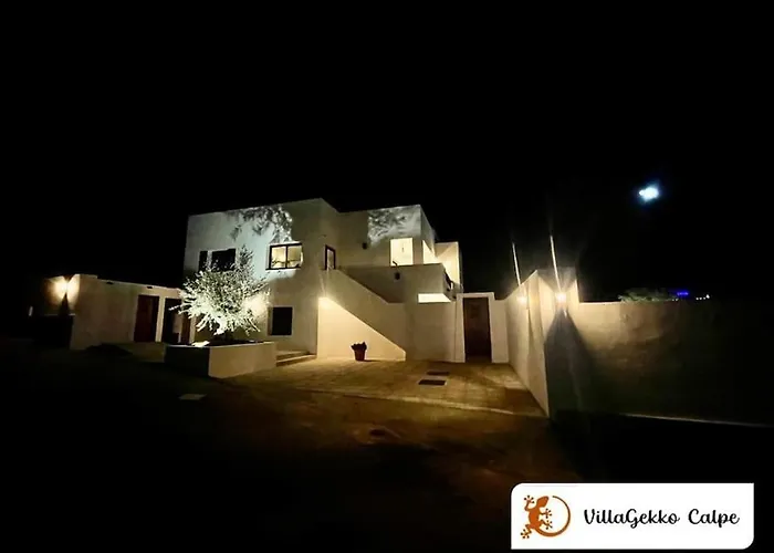 Off-grid Luxury With Tikibar By The Pool. Villa Calpe