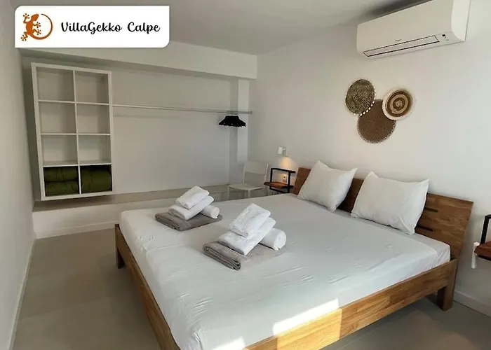 Off-grid Luxury With Tikibar By The Pool.