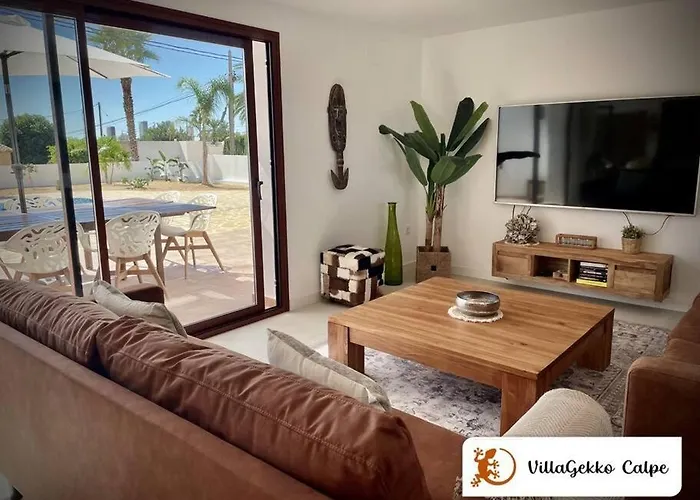 Off-grid Luxury With Tikibar By The Pool.