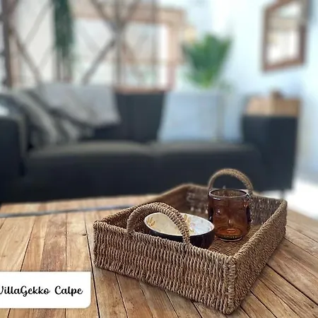 Off-grid Luxury With Tikibar By The Pool.