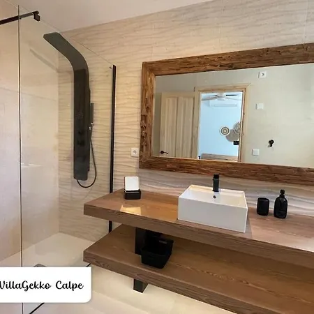 Off-grid Luxury With Tikibar By The Pool. Вилла