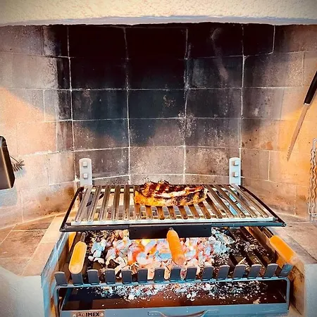 Вилла Off-grid Luxury With Tikibar By The Pool.