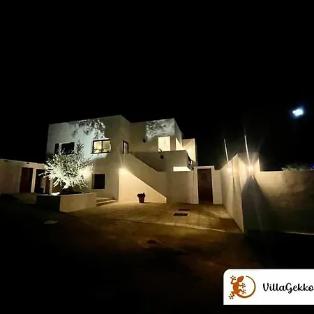 Off-grid Luxury With Tikibar By The Pool. Villa Calp