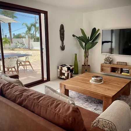 Off-grid Luxury With Tikibar By The Pool. Вилла *