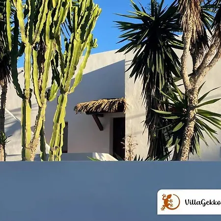 Off-grid Luxury With Tikibar By The Pool. Вилла