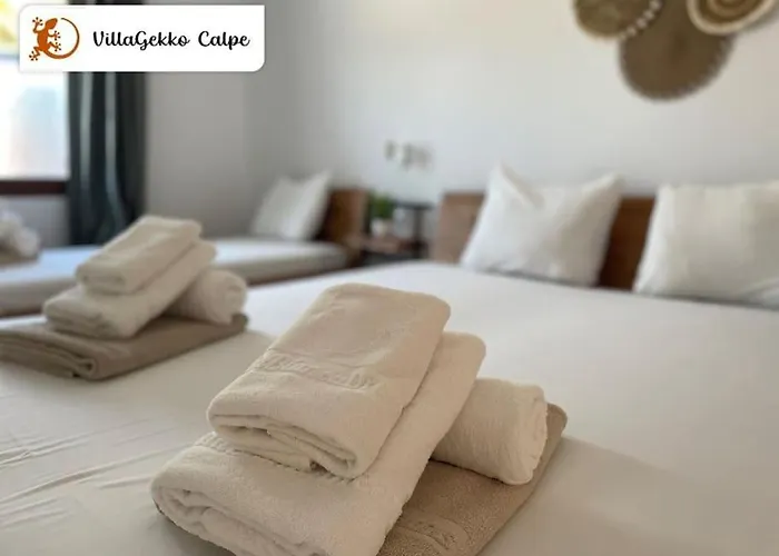 Off-grid Luxury With Tikibar By The Pool. 别墅 卡尔佩