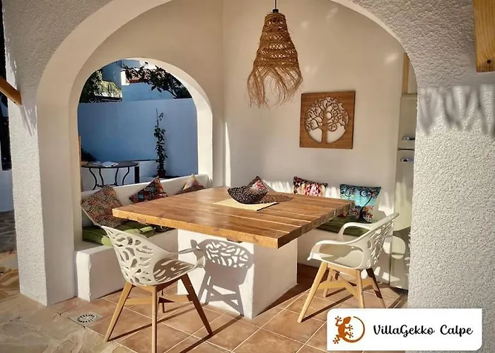 Off-grid Luxury With Tikibar By The Pool. 卡尔佩